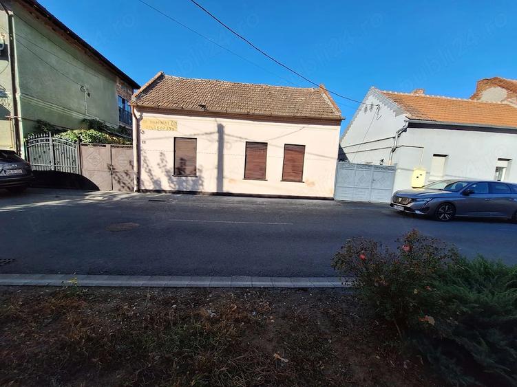 Casă cu 2 camere cu Teren 50 Mp în Drăgășani