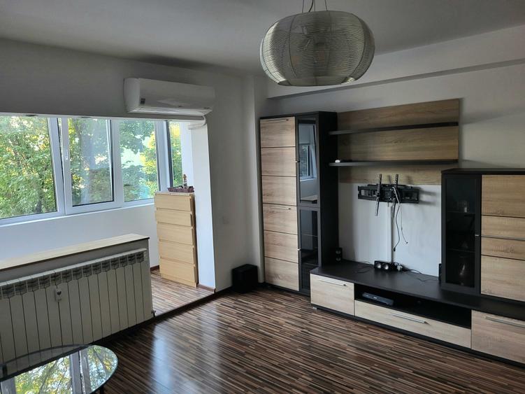 Apartament cu 2 camere decomandat în Aviației