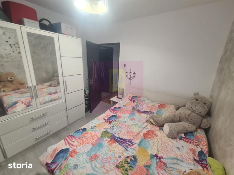 Apartament cu 3 camere semidecomandat în Cuza
