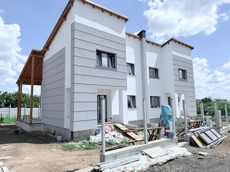 Duplex cu 4 camere cu Teren 300 Mp în Central