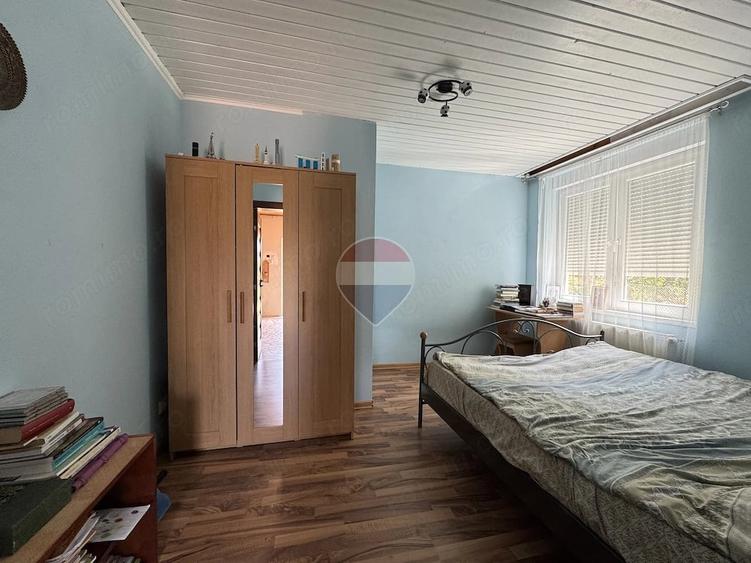 Casă cu 6 camere cu Teren 500 Mp în Est