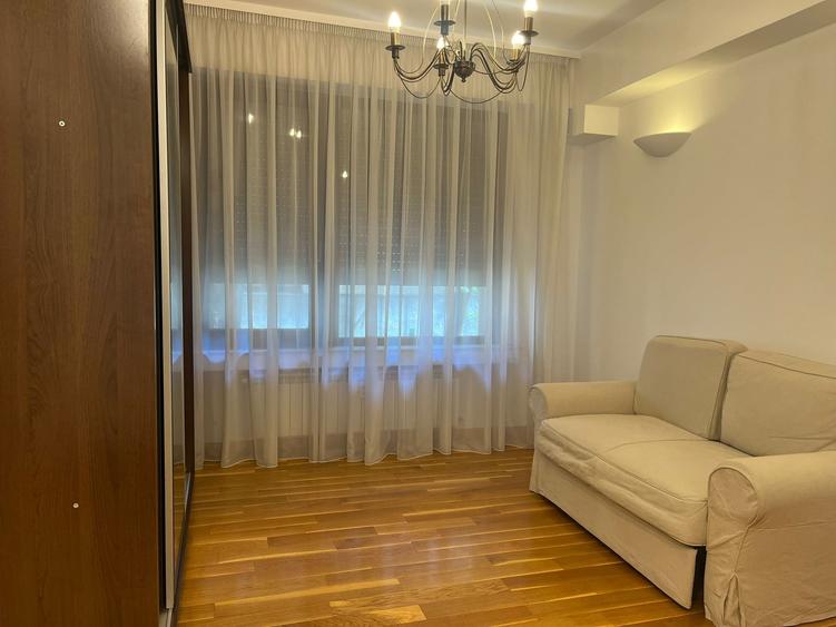 Apartament cu 4 camere semidecomandat, mobilat în Dorobanți