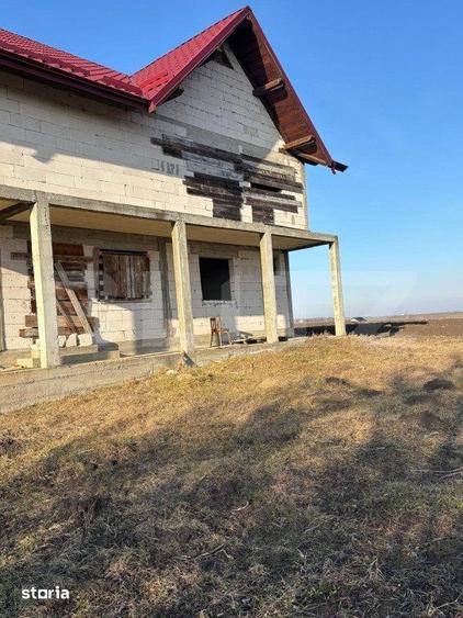 Casă cu 3 camere cu Teren 5000 Mp în Bosanci