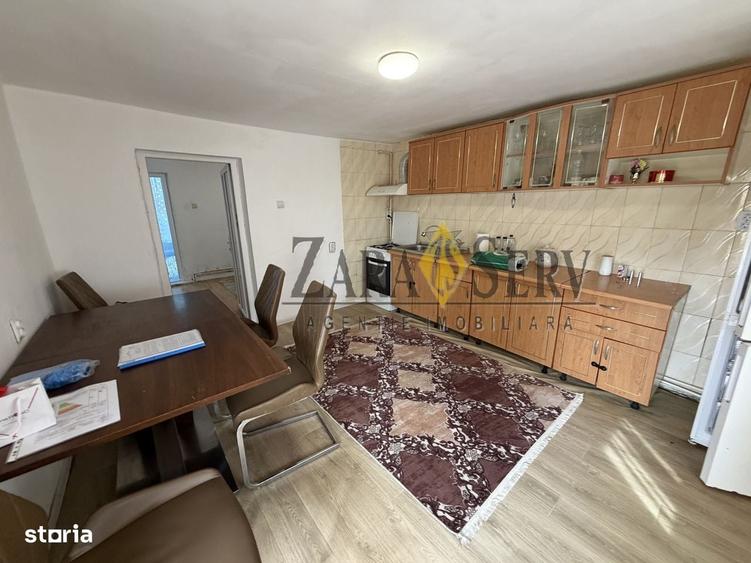 Casă cu 4 camere decomandat cu Teren 427 Mp în Valea Călugărească