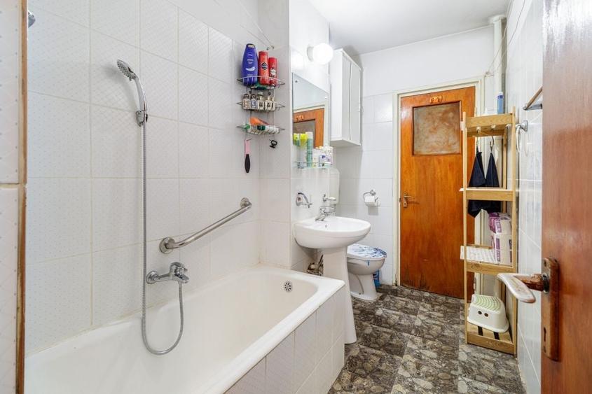 Apartament cu 3 camere circular, mobilat în Titan