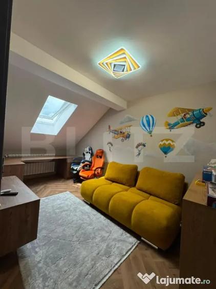 Apartament cu 4 camere decomandat în Central