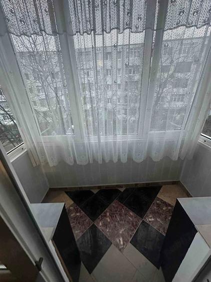 Apartament cu 3 camere decomandat în Milcov