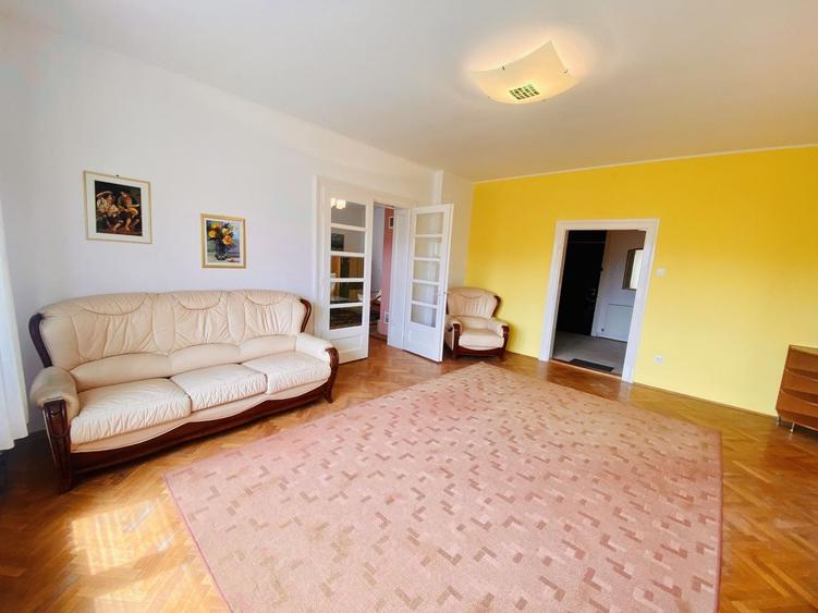 Apartament cu 4 camere în Sub Arini