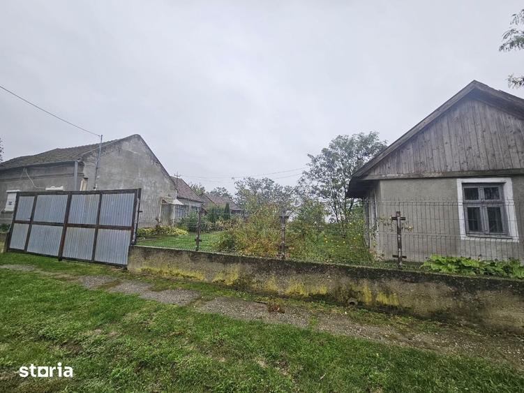 Casă cu 3 camere cu Teren 1000 Mp în Curtuișeni