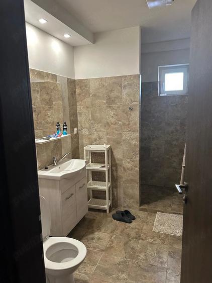 Apartament cu 4 camere decomandat în Cornișa