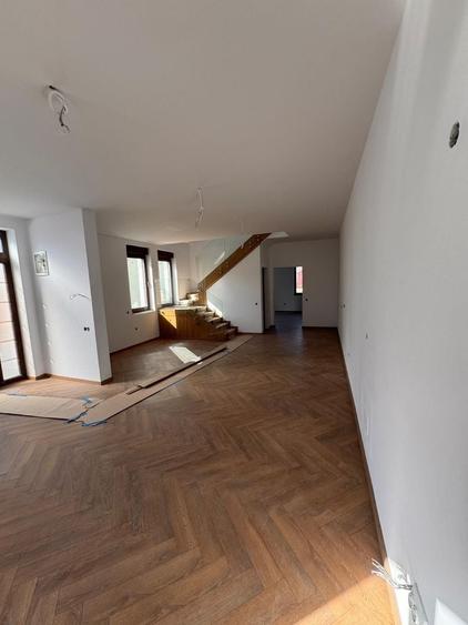 Casă cu 4 camere cu Teren 290 Mp în Gruia
