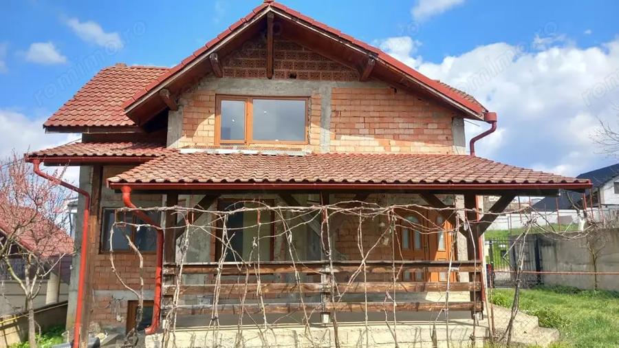 Casă cu 5 camere în Central