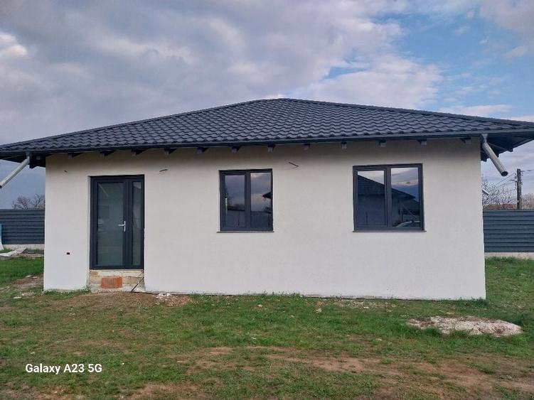 Casă cu 3 camere în Dumbrava