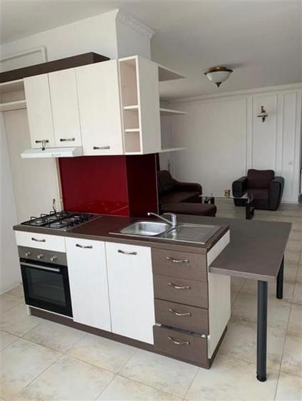 Apartament cu 3 camere circular, mobilat în Zorilor