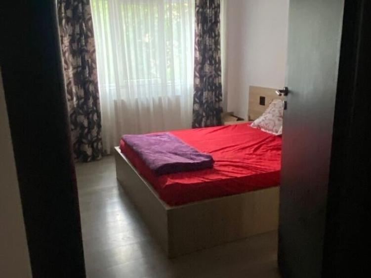 Apartament cu 4 camere decomandat, mobilat în Lujerului