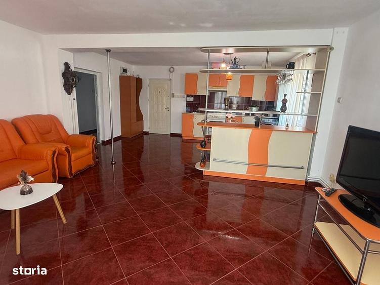 Apartament cu 4 camere decomandat în Micro 3