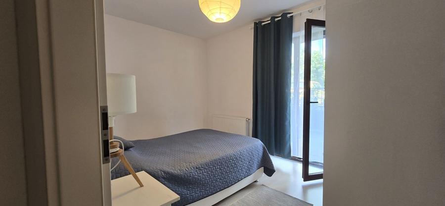 Apartament cu 3 camere decomandat, mobilat în Est