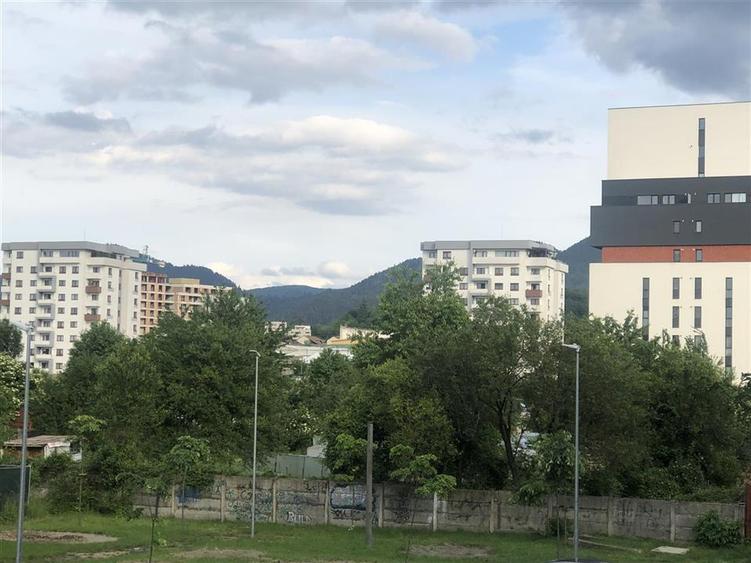 Apartament cu 4 camere decomandat, mobilat în Noua