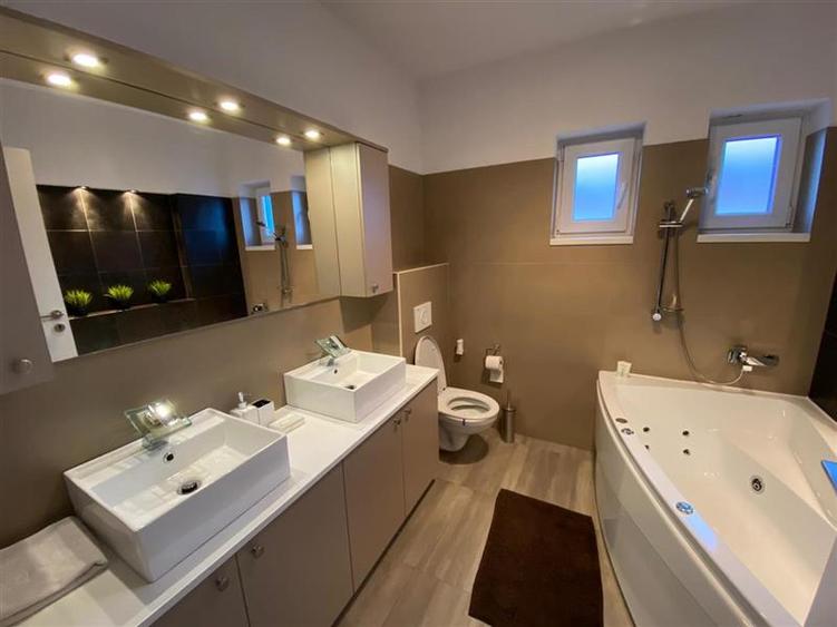 Duplex cu 5 camere cu Canalizare în Iris