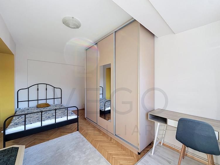 Apartament cu 3 camere semidecomandat, mobilat în Central