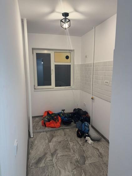 Apartament cu 3 camere decomandat, mobilat în Berceni