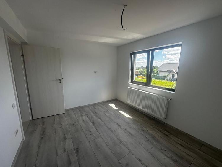 Casă individuală cu 3 camere cu Canalizare în Central