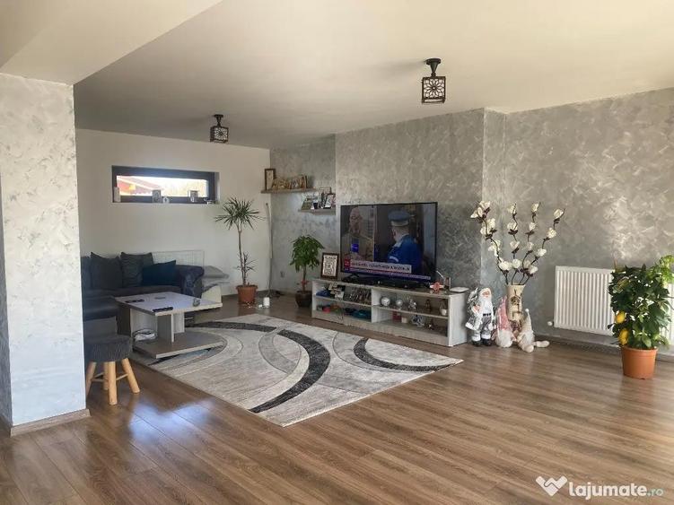 Casă cu 4 camere cu Teren 1200 Mp în Țintea