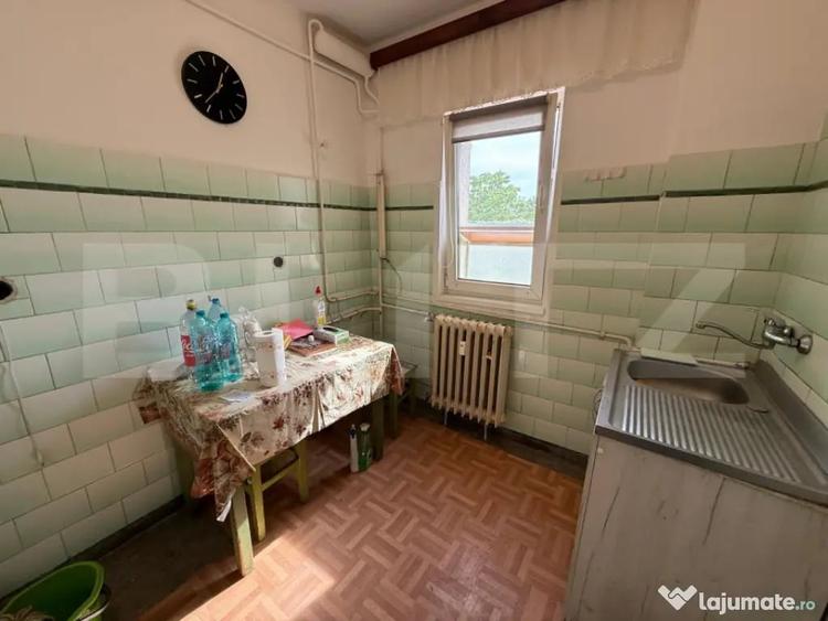 Apartament cu 3 camere semidecomandat în Nord