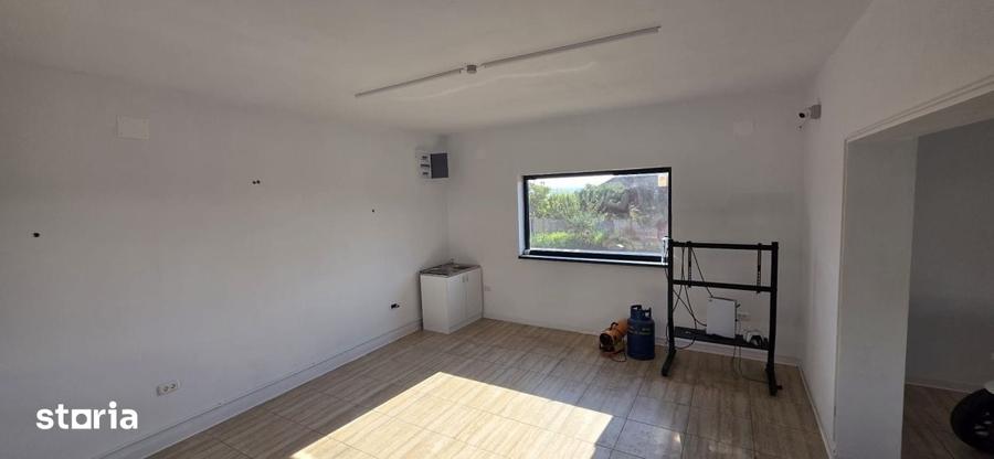 Casă cu 6 camere cu Teren 580 Mp în Podari