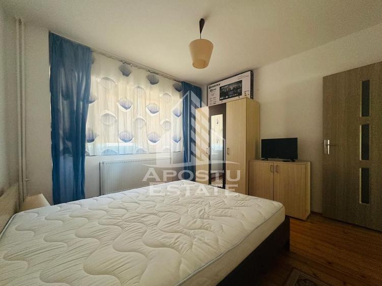 Apartament cu 2 camere semidecomandat, mobilat în Intim