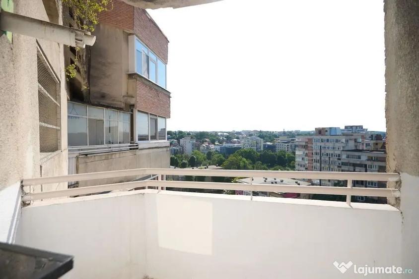 Apartament cu 4 camere decomandat în Central