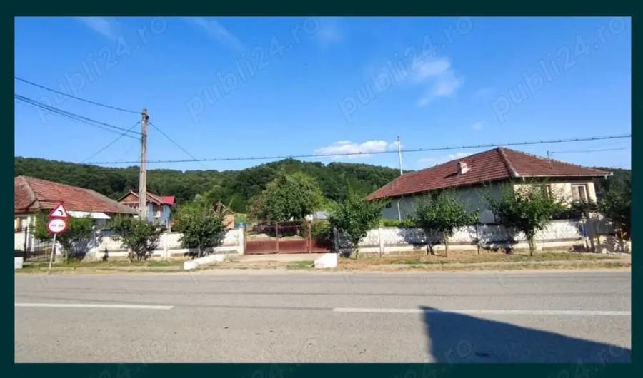 Casă cu 2 camere cu Teren 3623 Mp în Țicleni