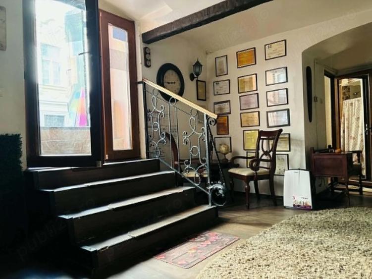 Apartament cu 3 camere decomandat în P-ța Unirii