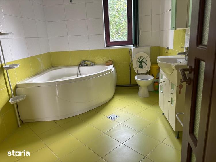 Casă cu 5 camere cu Teren 500 Mp în Rediu