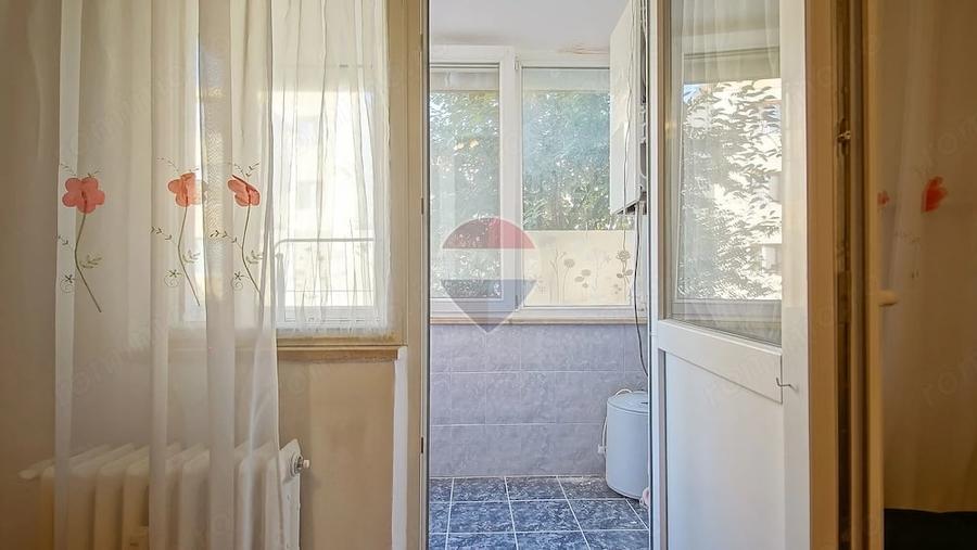 Apartament cu 3 camere semidecomandat în Astra
