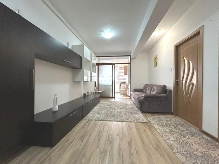 Apartament cu 2 camere decomandat, mobilat în Central