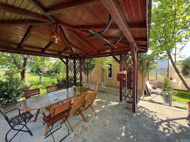Casă cu 5 camere cu Teren 1000 Mp în Titan