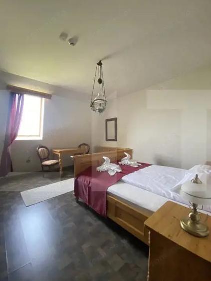 Casă cu 7 camere cu Teren 3000 Mp în Central