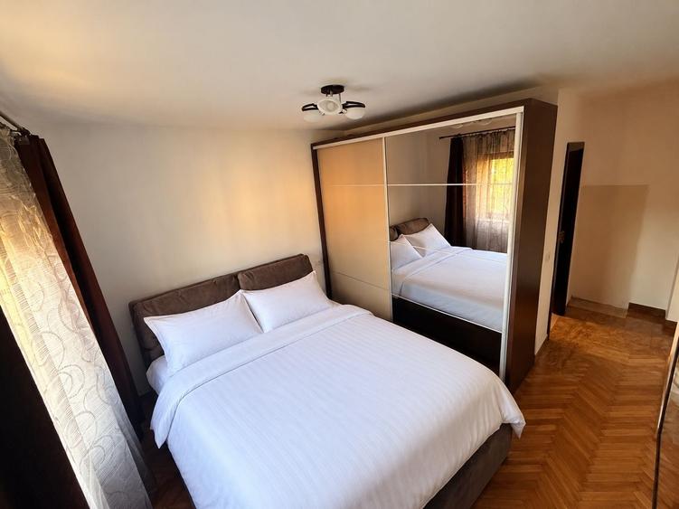 Apartament cu 4 camere decomandat în Central