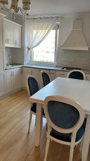 Apartament cu 3 camere decomandat în Dacia