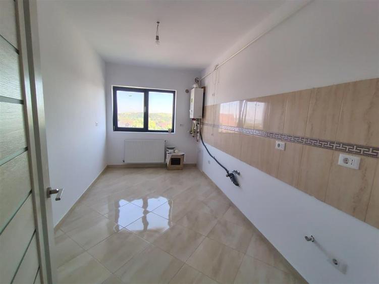 Apartament cu 3 camere decomandat în Ipotești