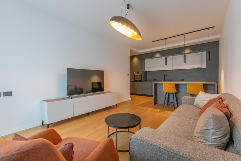 Apartament cu 2 camere decomandat, mobilat în Central