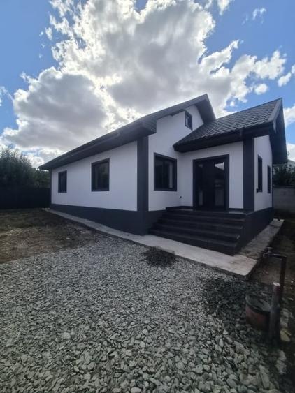 Casă individuală cu 3 camere cu Canalizare în Valu lui Traian