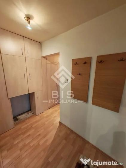 Apartament cu 4 camere semidecomandat în Central