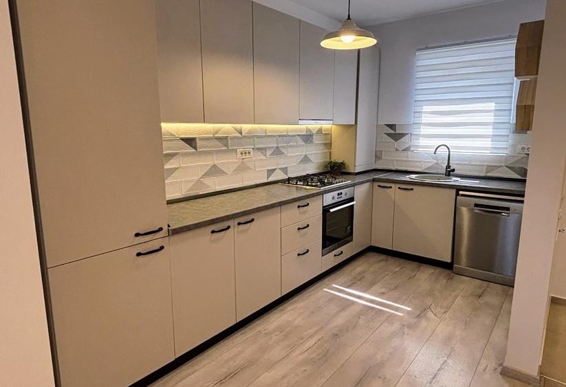 Duplex cu 3 camere cu Canalizare în Central
