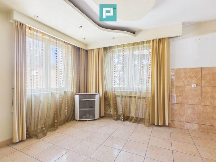 Casă individuală cu 13 camere cu Piscina în Sânmartin