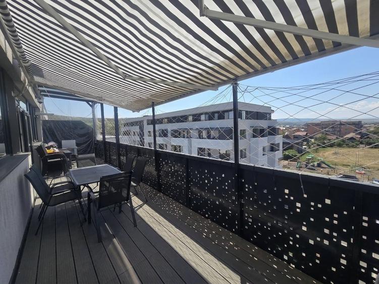 Apartament cu 3 camere semidecomandat, mobilat în Sânnicoară