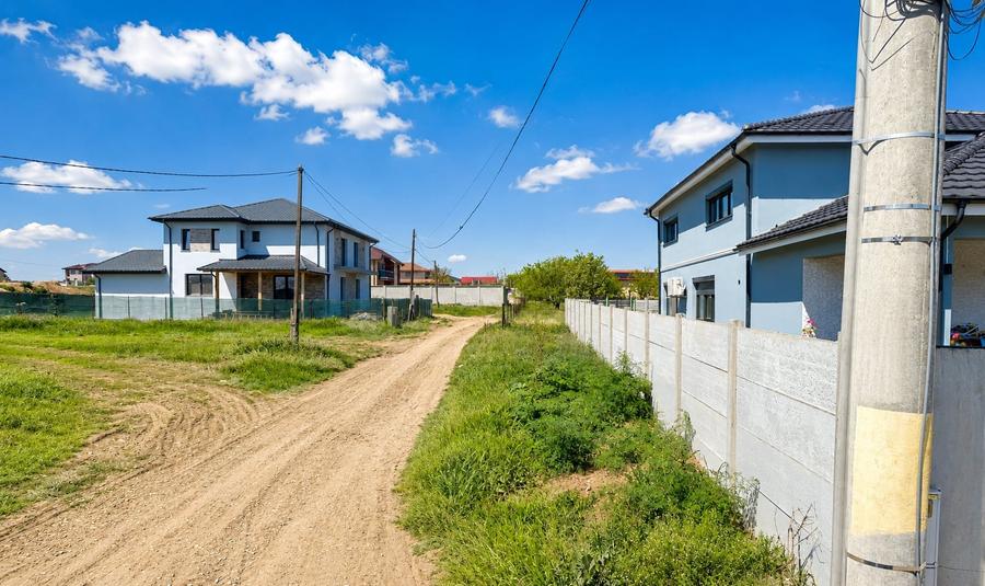 Teren Construcții de 1200 mp, în Lazu