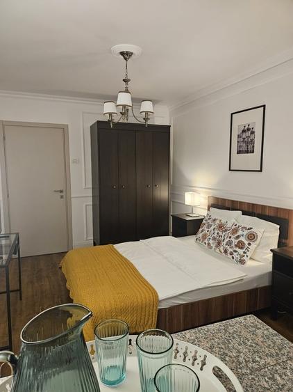 Apartament cu 3 camere semidecomandat în Titan