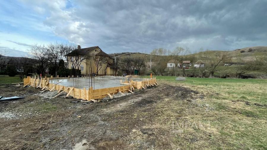 Casă individuală cu 4 camere semidecomandat cu Canalizare în Corpadea